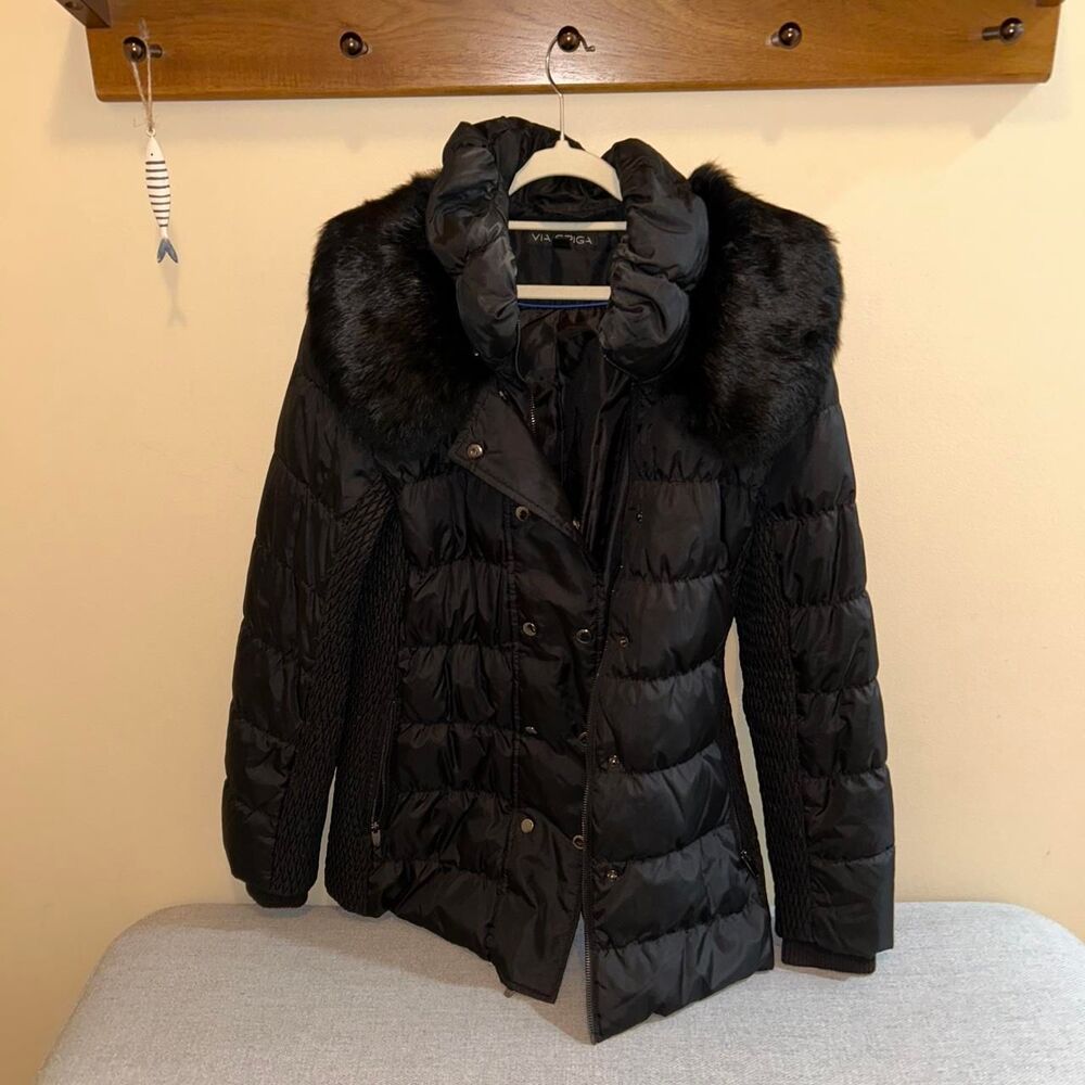 Via Spiga black puffer jacket with faux fur collar #winterjacket #fauxfur